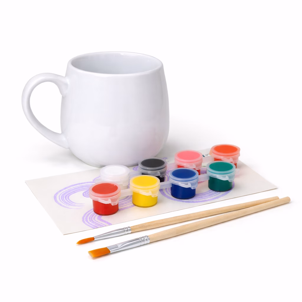 Ein Malset mit einer Tasse, 8 Farben und Pinseln